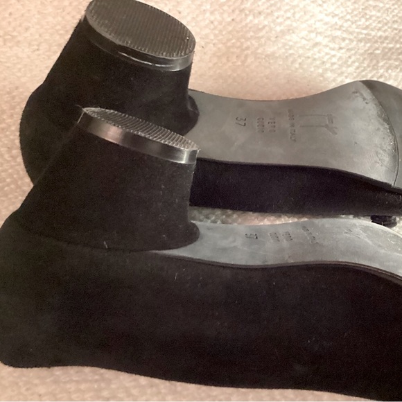 Thierry Rabotin size 37 EU, EUC, suede. Black pumps - Picture 3 of 4